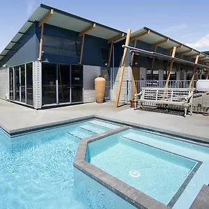 4* Motel House